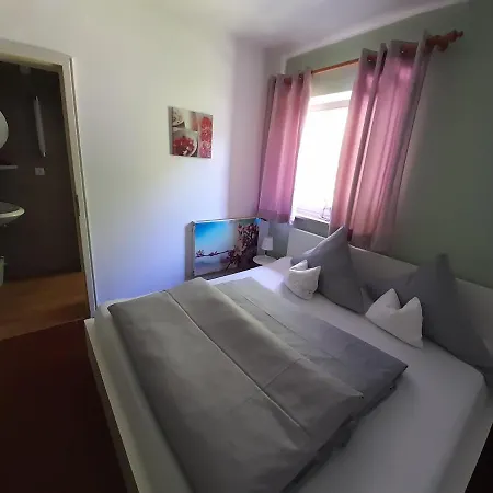 Steinbrech Guest house 3*